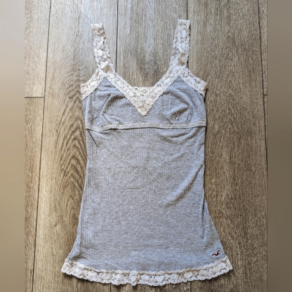 Grey Lace Trim Hollister Tank 🩶